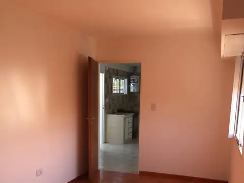 Depto Tipo Casa en Venta en Turdera, USD 58.000