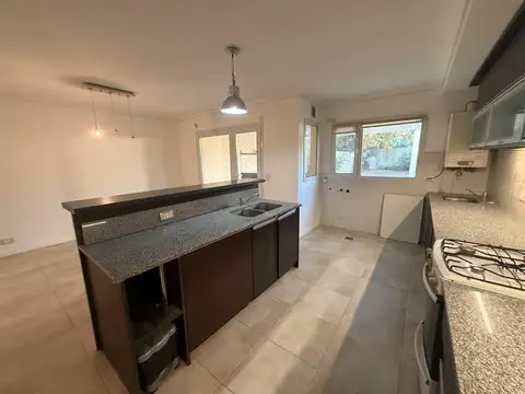 Depto Tipo Casa 4 ambientes con 1 baño