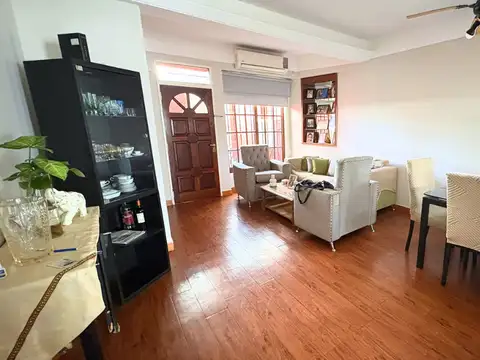 Depto Tipo Casa 6 ambientes con 2 baños