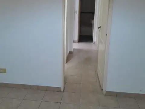 3 ambientes al frente con balcón corrido, todo luz