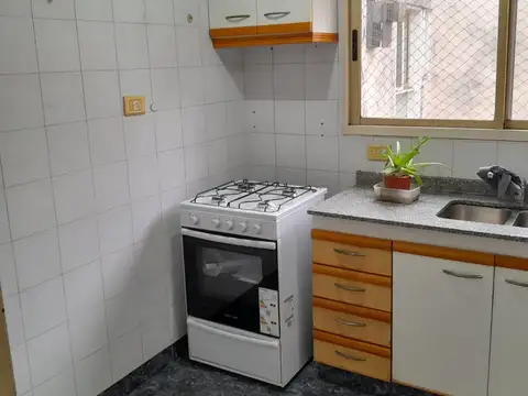 Sanabria 2500, Piso 1