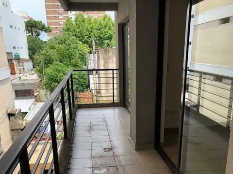 DEPARTAMENTO 2 AMBIENTES CON COCHERA