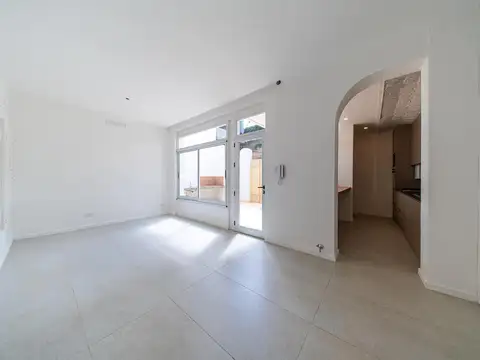 VENTA - PH DE 2 DORMITORIOS RECICLADO CON PATIO - ABASTO