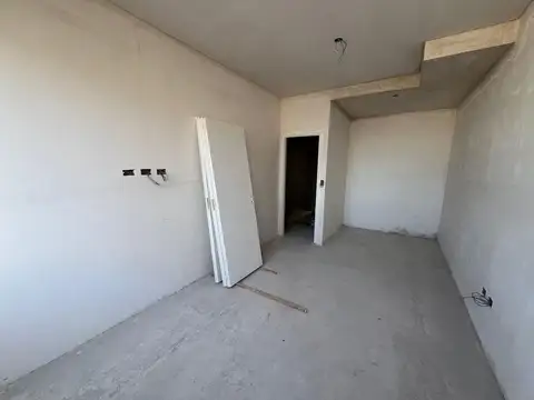 DÚPLEX de CUATRO AMBIENTES de POZO en V. BALLESTER