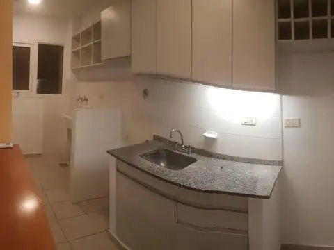 SE ALQUILA: PERON 1455. DEPARTAMENTO 2 DORMITORIOS