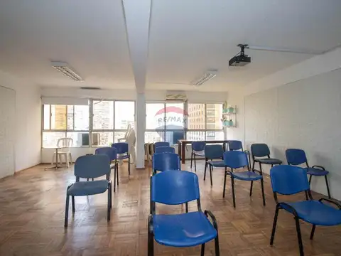 Oficina Monoambiente con 14 baños