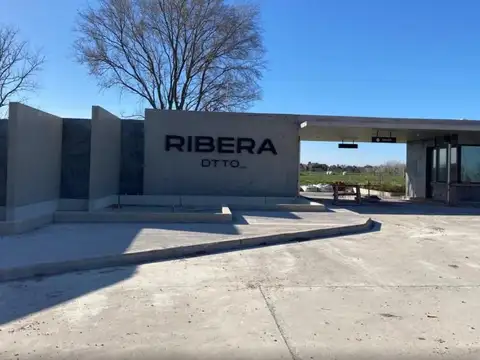 Casa en  Venta en Barrio Ribera de 3 dormitorios, escritorio y pileta Barrio Ribera
