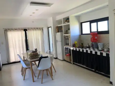 Casa 3 ambientes con 2 baños