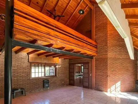 Casa en Venta con 2 cocheras