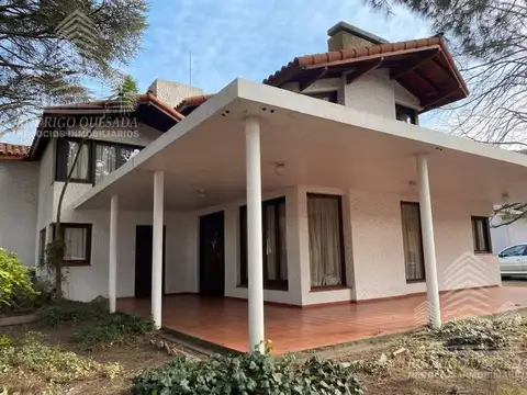 Casa en Venta con 2 cocheras
