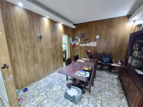 VENTA. CASA LOTE PROPIO. GARAJE. PARQUE CHACABUCO.