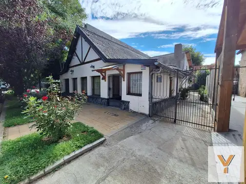 Casa en venta - 5 Dormitorios 2 Baños - San Martín de los Andes