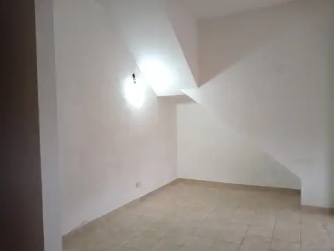Depto Tipo Casa en Alquiler en Parque Chacabuco, $ 650.000