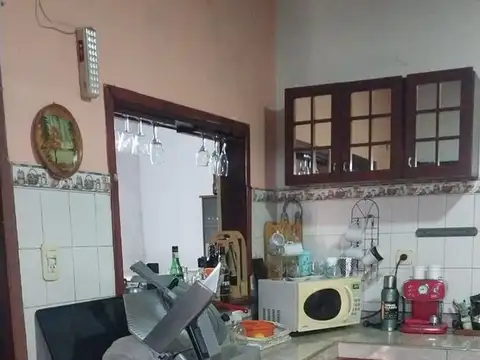 Casa 7 ambientes con 2 baños