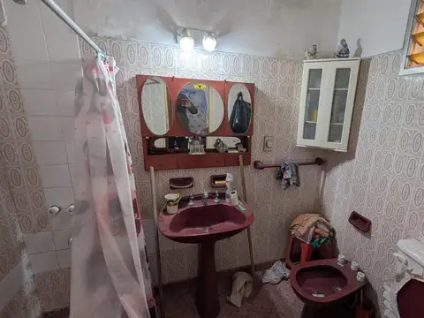 Alquiler Casa 2 Amb y 1/2.  Lanús Oeste Mármol al 700