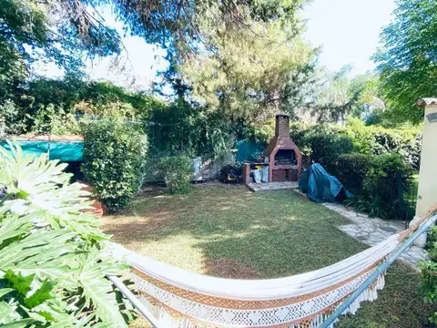 CASA 4 AMBIENTES EN  BARRIO UNO PARQUE Y PILETA