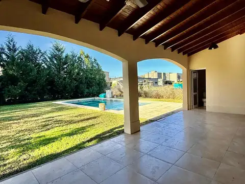 Casa en Venta con 4 cocheras