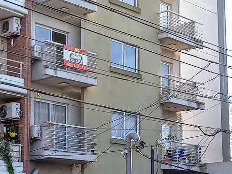 VILLA BALLESTER VENTA Monoambiente con cochera Impecable