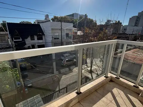 Monoambiente en semipiso al fte.