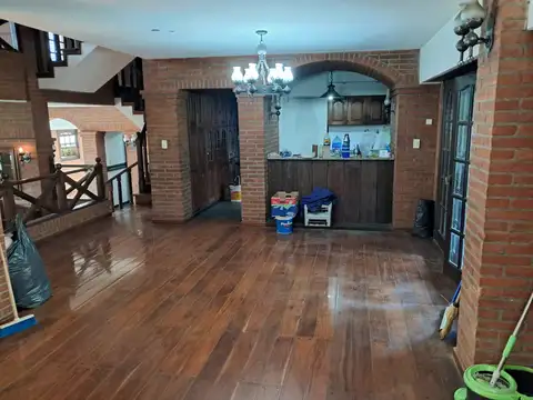 Casa en Venta con 4 cocheras