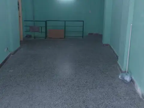 Valentin Gomez 3200, Piso pb