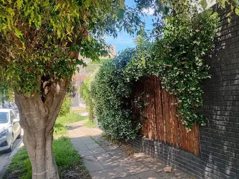 Casa 4 Ambientes en Esquina – Reciclada a Nuevo – Jardín, Pileta y Cochera – metros Panamericana - S