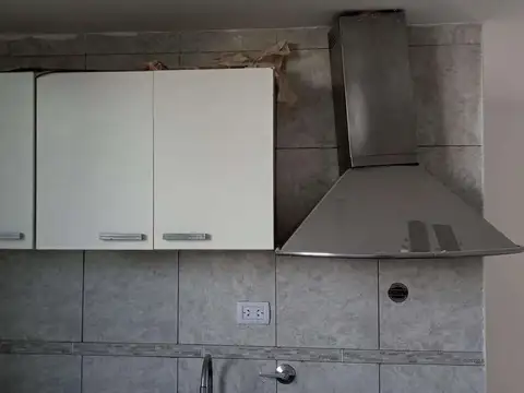 (VER VIDEO TOCAR EN LA FOTO LA CAMARITA CON EL Nro 1).Excelente 2 ambientes a estrenar al frente  ,no paga abl  ,Muy luminoso