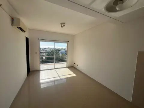 Departamento 2 ambientes en Alquiler en Villa Ballester con cochera descubierta