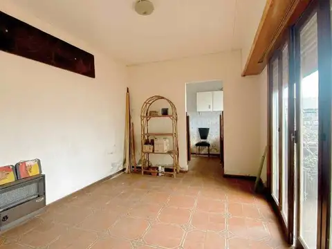 Casa 6 ambientes con 2 baños