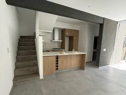 Depto Tipo Casa en Venta en Centro, USD 179.000