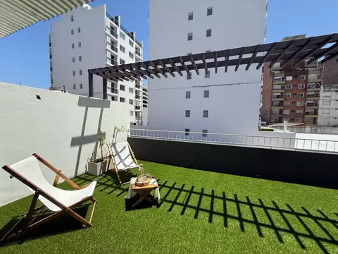 Venta Casa de pasillo  - 3 dormitorios - Rosario - Centro con patio y terraza exclusiva