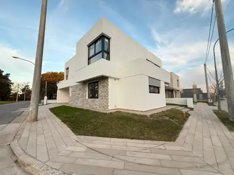 VENTA CASA 3 DOR. B° JARDIN DE LAS TEJAS. ZONA SUR