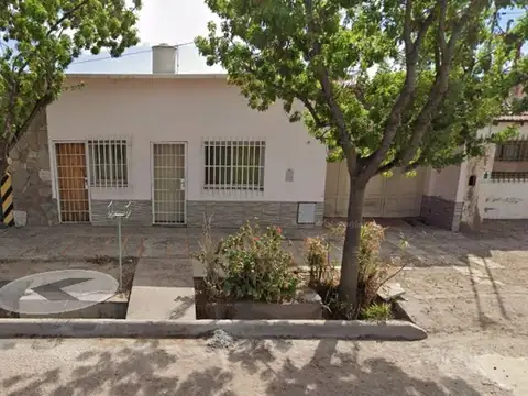 Vivienda a remodelar con terreno apto comercial