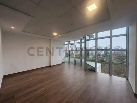 VENTA OFICINA PLAZA MITRE AL FRENTE