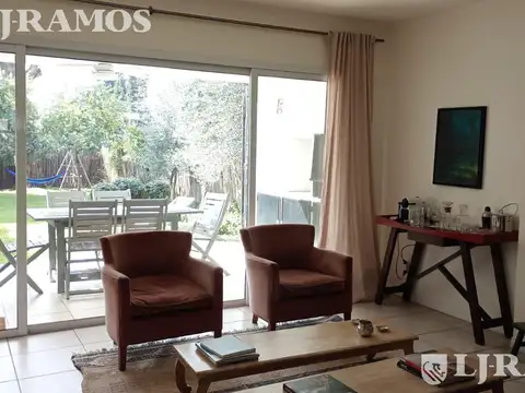 Casa 6 ambientes con 4 baños