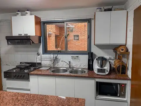 Departamento 6 ambientes con 2 baños