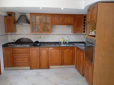 Casa 5 ambientes con 3 baños