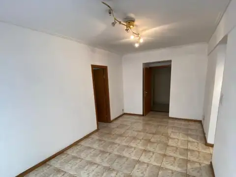 DEPARTAMENTO 2 AMB AL CONTRAFRENTE CON BALCON CENTRICO