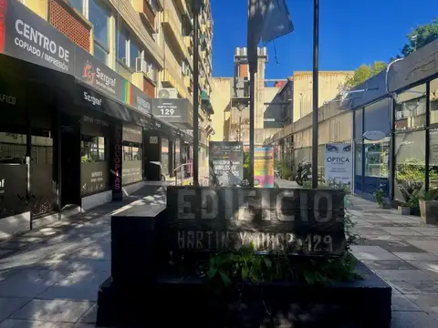 Martin y Omar e/Cosme Beccar y Rivadavia