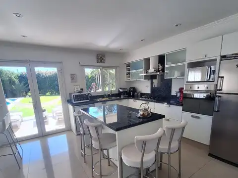 Casa en Venta con 6 cocheras