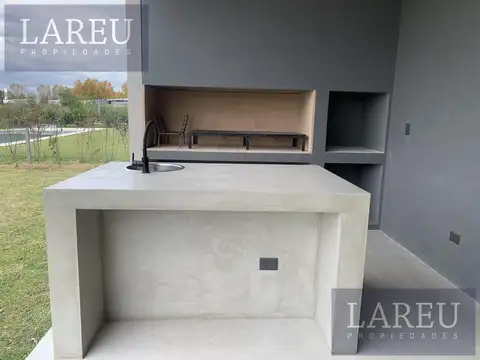 Casa en Venta con 4 cocheras