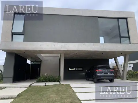 Casa en venta en La Calesa, Pilará.