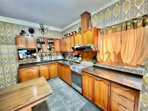 VENTA CASA 5 AMBIENTES CON COCHERA POMPEYA