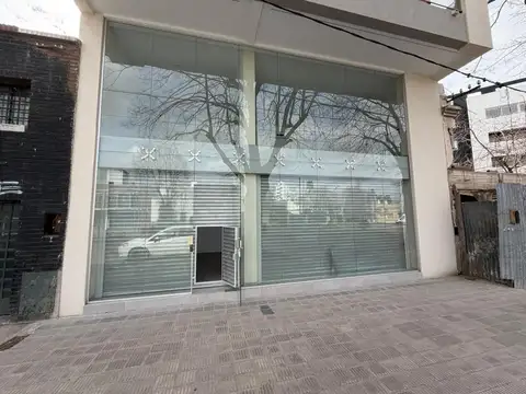 Local en alquiler sobre diagonal 73 en La Plata