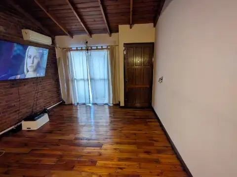 Casa en Alquiler con 2 cocheras