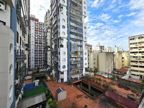 Marcelo Torcuato de Alvear al 1300