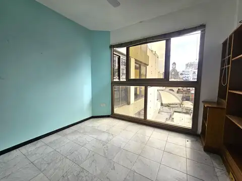 Oficina 10 ambientes con 2 baños