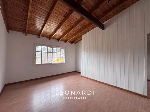Casa en Alquiler con 1 cochera