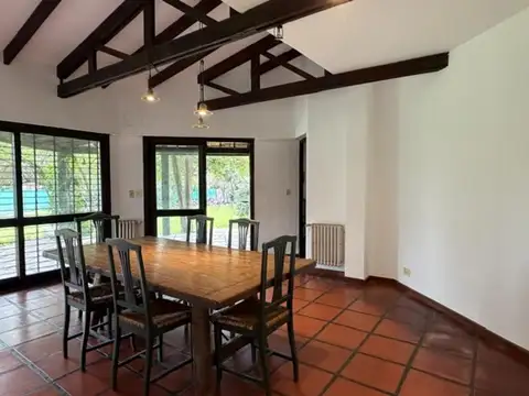 Casa 5 ambientes con 3 baños