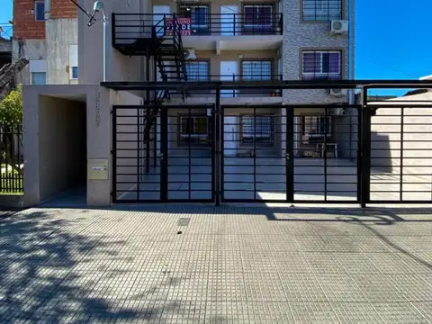 NUEVO PRECIO - DEPARTAMENTO 2 1/2 AMB - 1° AL FRENTE CON BALCÓN - APTO CREDITO